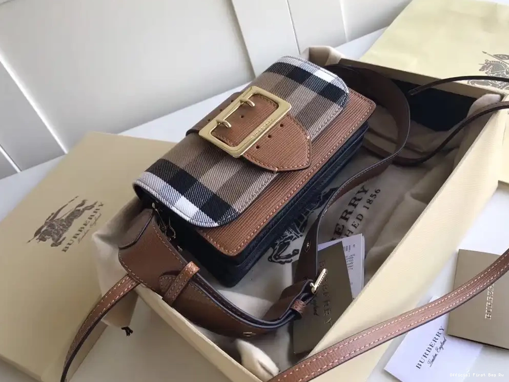Official First Bag Ru Burberry The Buckle 0529